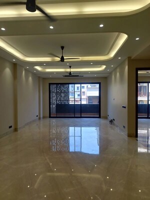Room in 4 BHK Builder Floor at Geetanjali Enclave – for Rent