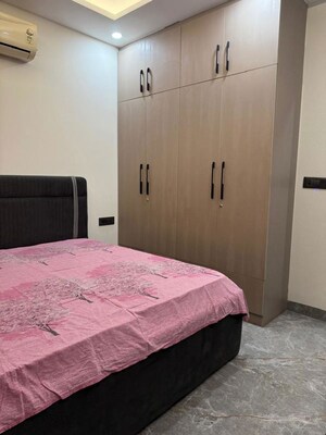 Bedroom in 3 BHK Builder Floor at Sector 46 – for Rent