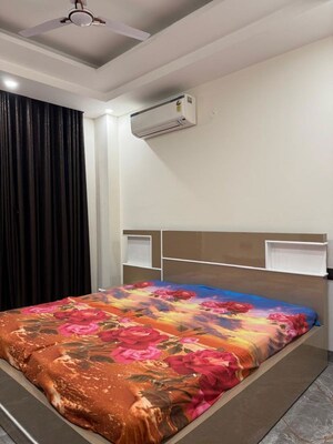 Bedroom in 3 BHK Builder Floor at Sector 46 – for Rent