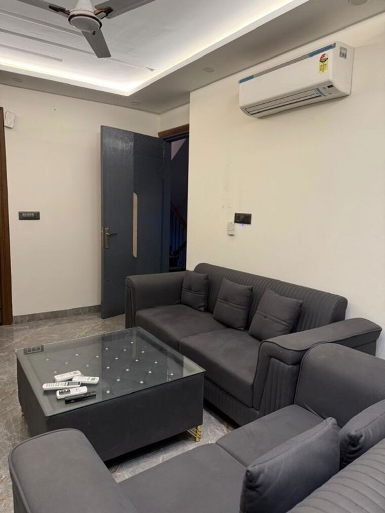 Living Room, sector 46 3 Bedroom 2000 Sq.Ft. Builder Floor In Sector 46 Gurgaon 10573524