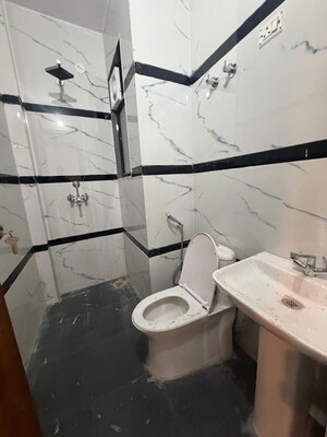 Team Area in 2 BHK Builder Floor at Patel Nagar – for Rent