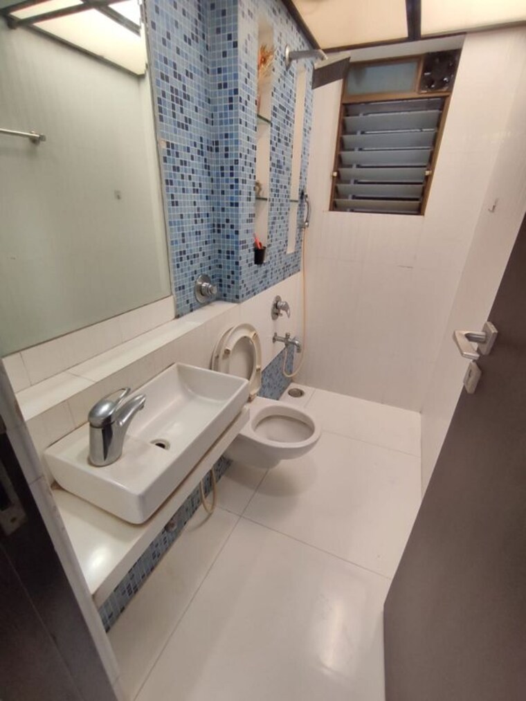 Bathroom, bandra west 2 Bedroom 700 Sq.Ft. Apartment In Bandra West Mumbai 10573539