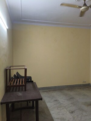 Room in 1 BHK Builder Floor at Sector 52 – for Rent