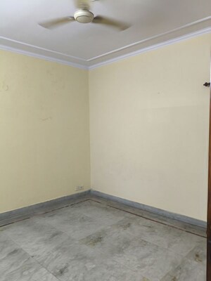Room in 1 BHK Builder Floor at Sector 52 – for Rent