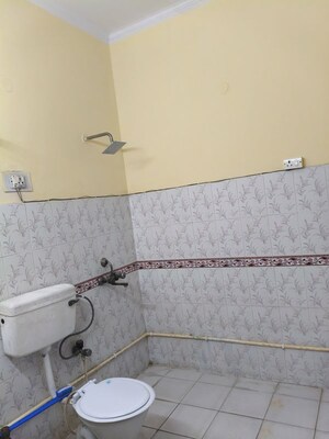 Bathroom in 1 BHK Builder Floor at Sector 52 – for Rent