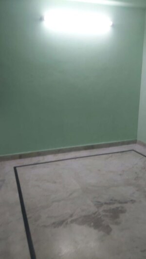 Room in 2.5 BHK Builder Floor at Mayur Vihar – for Sale