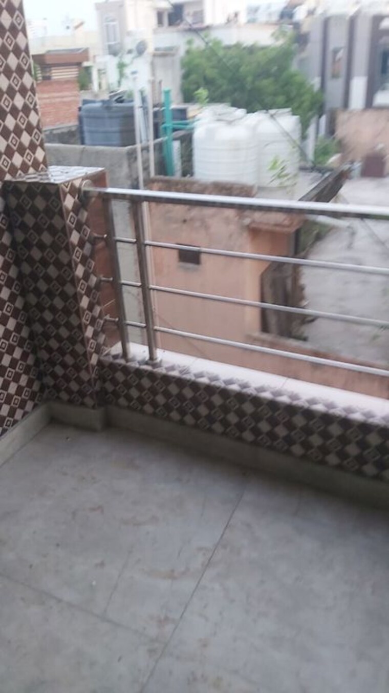Balcony, mayur vihar 2.5 Bedroom 800 Sq.Ft. Builder Floor In Mayur Vihar Delhi 10573542