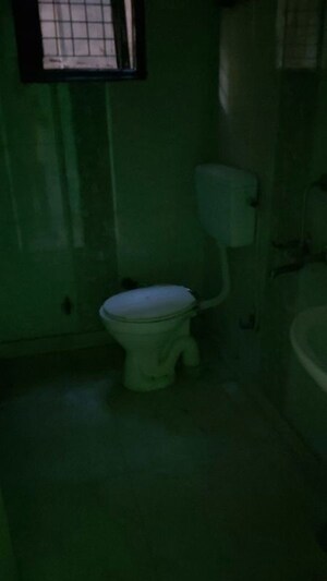 Bathroom in 2.5 BHK Builder Floor at Mayur Vihar – for Sale