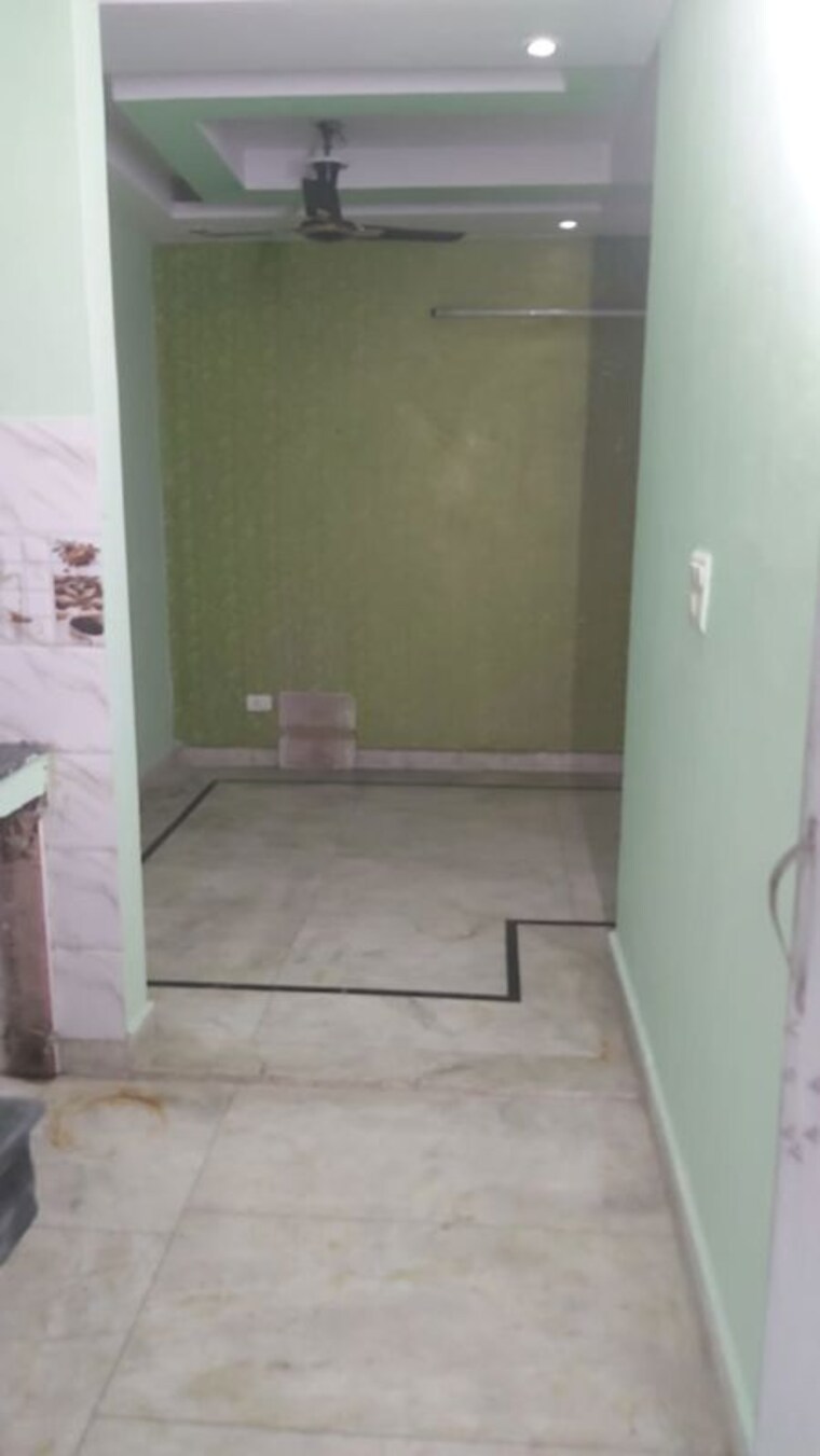 Room, mayur vihar 2.5 Bedroom 800 Sq.Ft. Builder Floor In Mayur Vihar Delhi 10573542