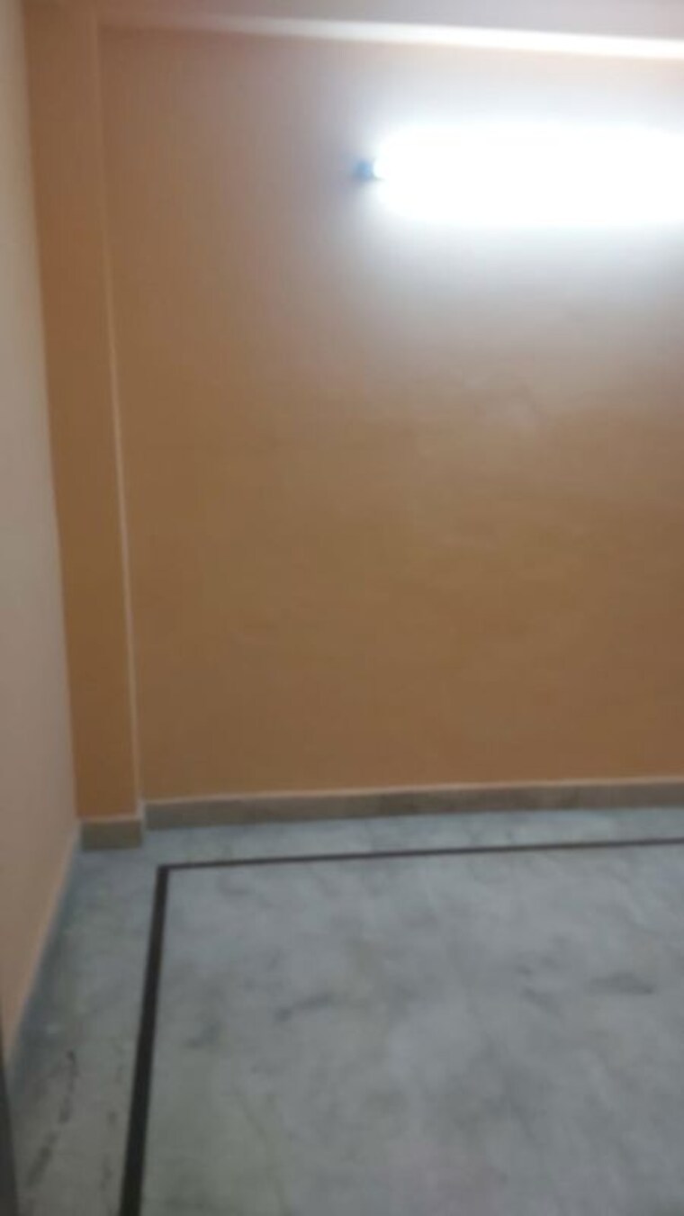 Room, mayur vihar 2.5 Bedroom 800 Sq.Ft. Builder Floor In Mayur Vihar Delhi 10573542
