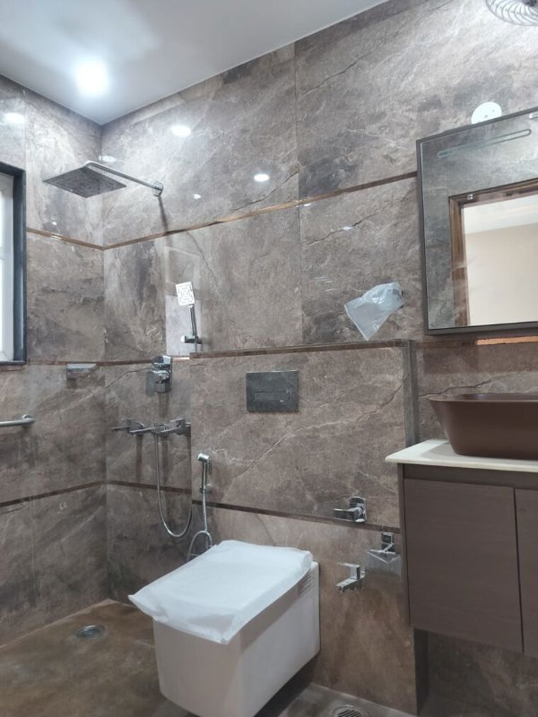 Bathroom, sector 31 4 Bedroom 4000 Sq.Ft. Builder Floor In Sector 31 Gurgaon 10573543