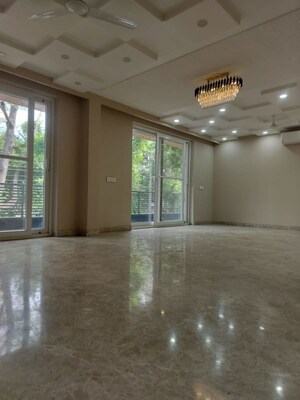 Room in 4 BHK Builder Floor at Sector 31 – for Sale