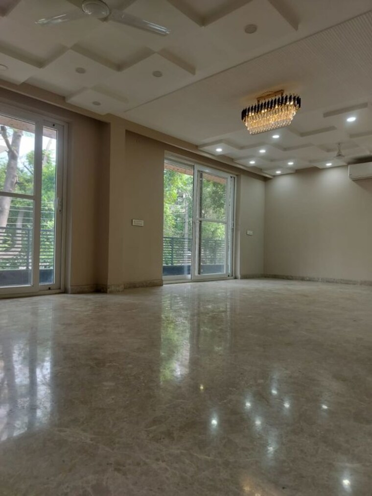 Room, sector 31 4 Bedroom 4000 Sq.Ft. Builder Floor In Sector 31 Gurgaon 10573543