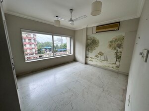 Room in 3 BHK Apartment at Bandra West – for Rent