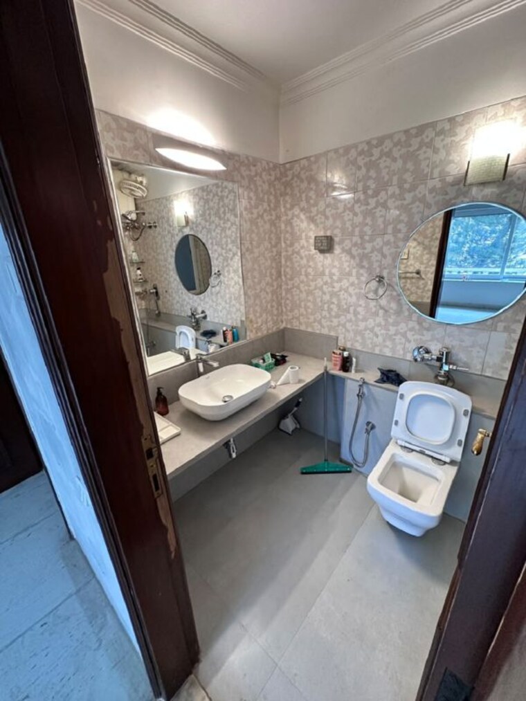 Bathroom, bandra west 3 Bedroom 1100 Sq.Ft. Apartment In Bandra West Mumbai 10573550