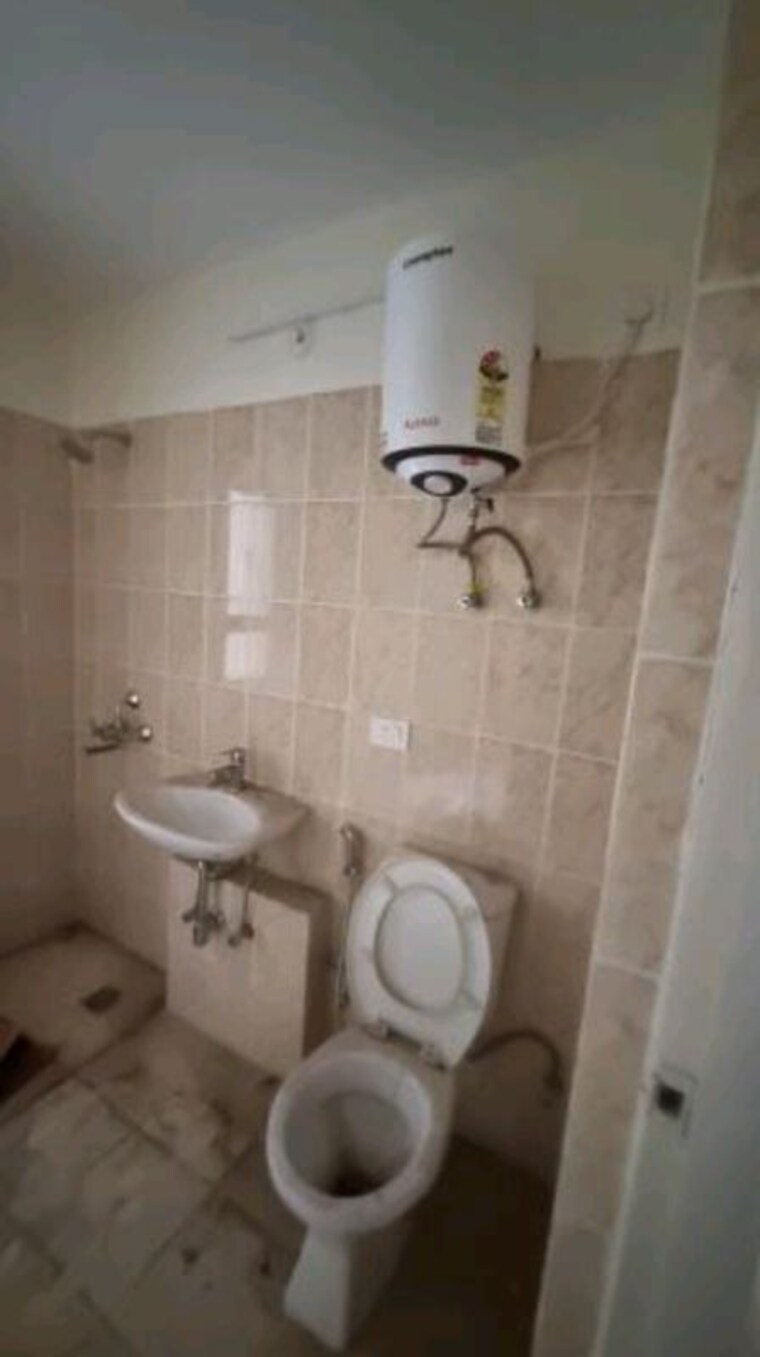Bathroom, sare-sports-parc 4 Bedroom 2040 Sq.Ft. Apartment In Sector 92 Gurgaon 10573552