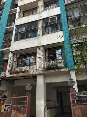  Apartment For Sale in Dadar West
