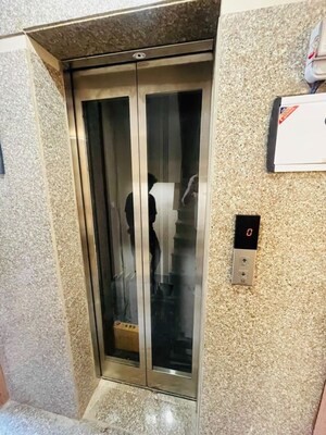 Building Lobby in 1 RK Builder Floor at Sector 40 – for Rent