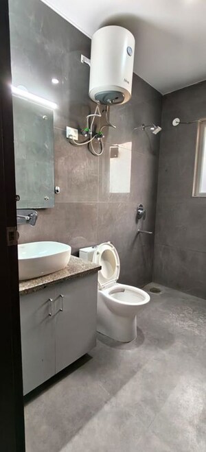 Bathroom in 1 RK Builder Floor at Sector 31 – for Rent