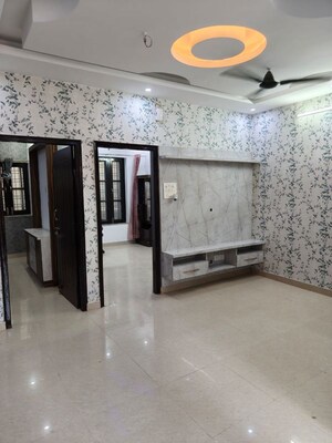 Room in 2 BHK Builder Floor at Krishna Nagar – for Rent
