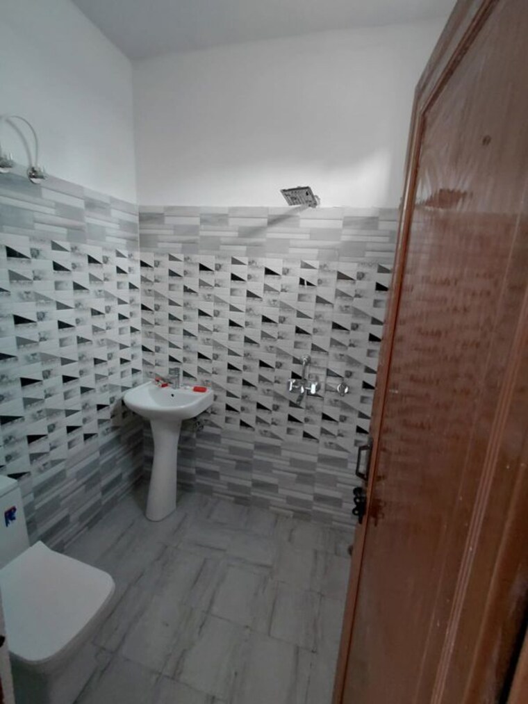 Bathroom, vasant vihar 2 Bedroom 4800 Sq.Ft. Independent House In Vasant Vihar Dehradun 10573633
