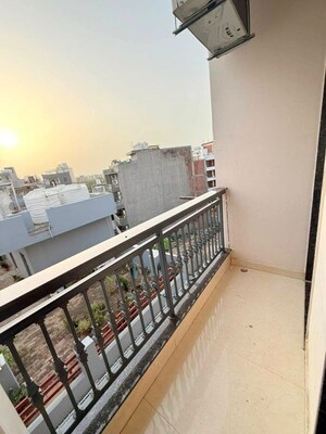Balcony in 1 RK Builder Floor at Sector 31 – for Rent