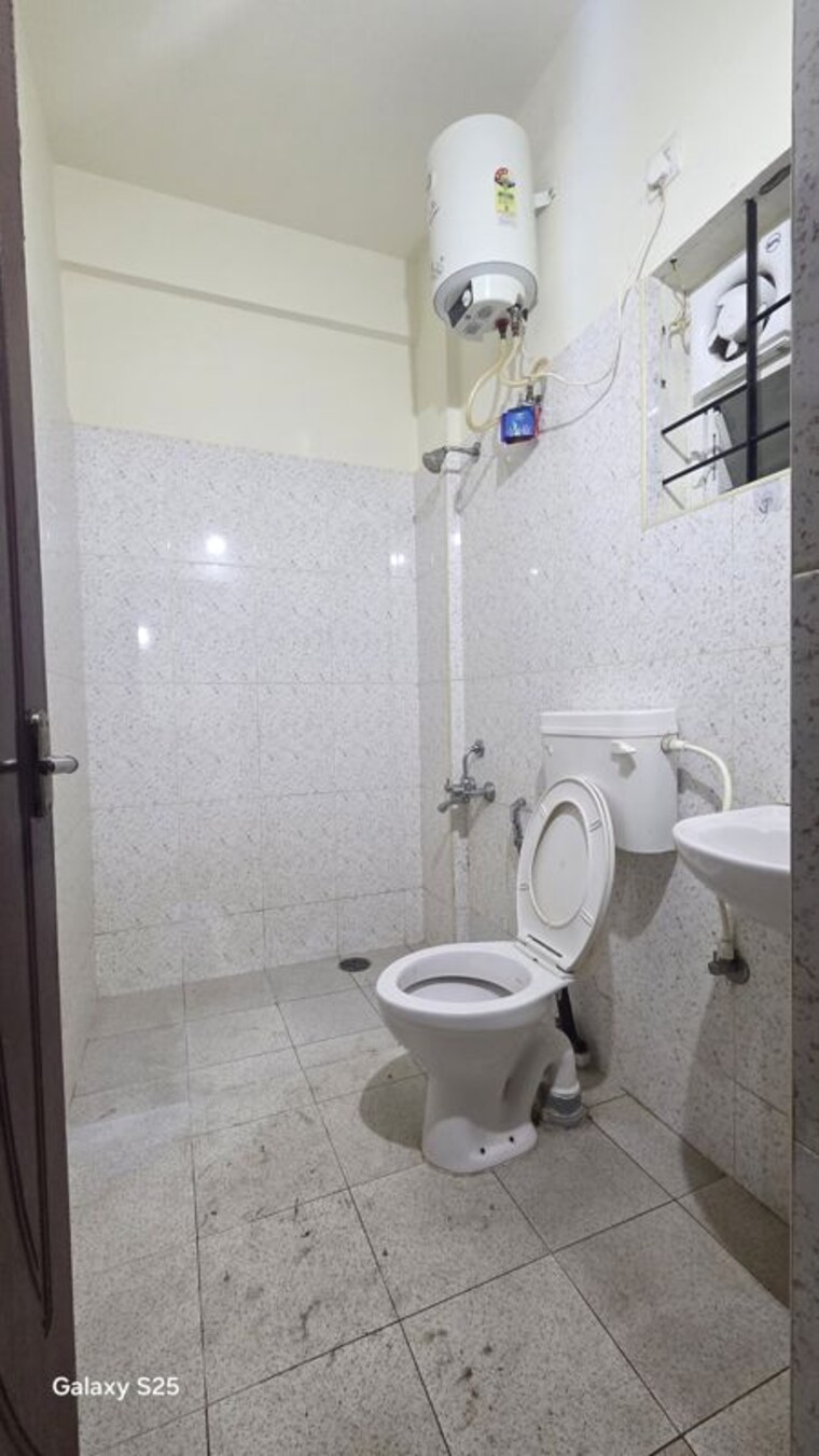 Bathroom, hsr layout sector 2 3 Bedroom 1700 Sq.Ft. Builder Floor In Hsr Layout Sector 2 Bangalore 10573688
