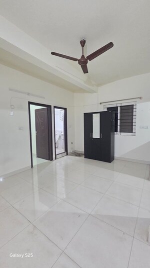 Room in 3 BHK Builder Floor at Hsr Layout Sector 2 – for Rent