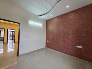 Room in 3 BHK Builder Floor at Pir Machalla – for Sale