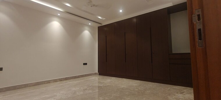 Room, shanti kunj 4 Bedroom 2500 Sq.Ft. Builder Floor In Shanti Kunj Delhi 10573702