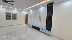 Room in 3 BHK Builder Floor at Hsr Layout Sector 3 – for Rent