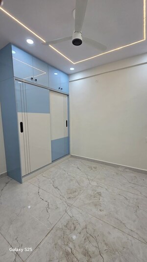 Room in 3 BHK Builder Floor at Hsr Layout Sector 3 – for Rent