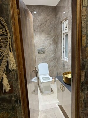 Bathroom in 1 RK Builder Floor at Sector 57 – for Rent