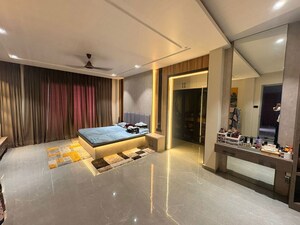 Room in 4 BHK Villa at Gomti Nagar – for Sale