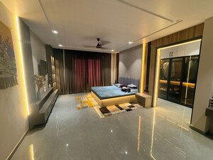Room in 4 BHK Villa at Gomti Nagar – for Sale