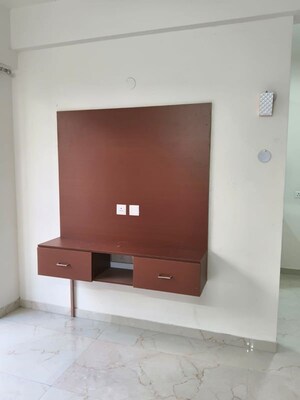 Room in 2.5 BHK Apartment at Smart World Gems, Sector 89 – for Rent