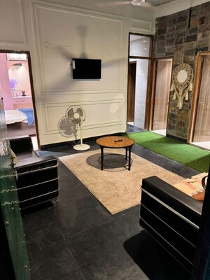 Team Area in 1 BHK Builder Floor at Sector 57 – for Rent