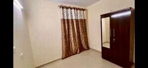 Room in 3 BHK Apartment at Omaxe R2, Gomti Nagar – for Rent