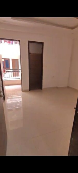 Room in 2 BHK Apartment at Sector 73 – for Rent