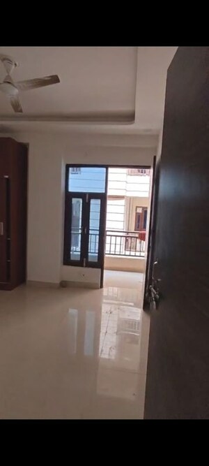 Room in 2 BHK Apartment at Sector 73 – for Rent