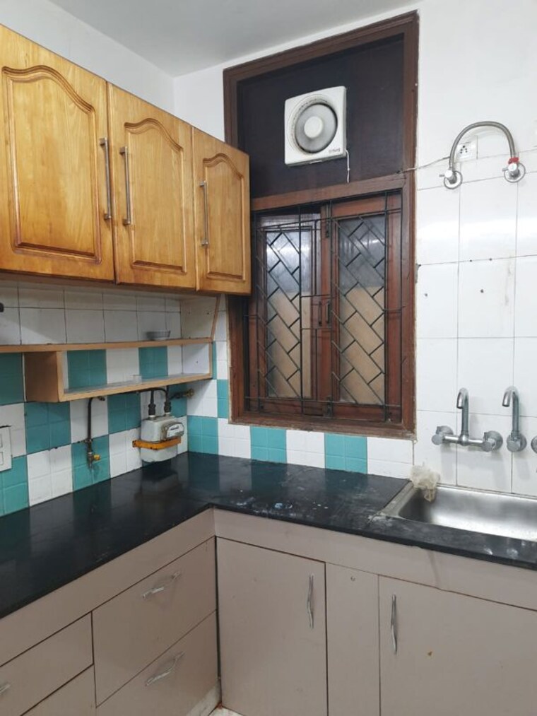 Kitchen, chittaranjan park 3 Bedroom 1200 Sq.Ft. Builder Floor In Chittaranjan Park Delhi 10573949