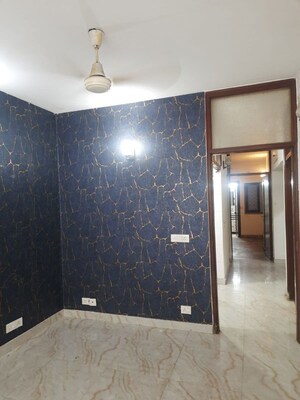 Room in 3 BHK Builder Floor at Chittaranjan Park – for Rent