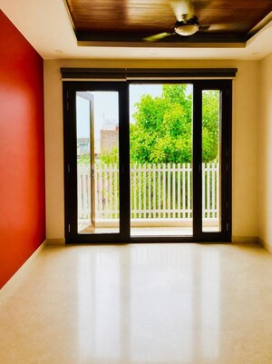 Room in 3 BHK Builder Floor at Greater Kailash I – for Sale
