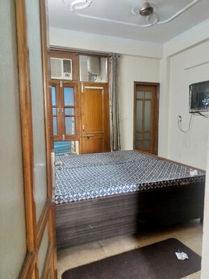 1 RK Builder Floor For Rent in Sector 37