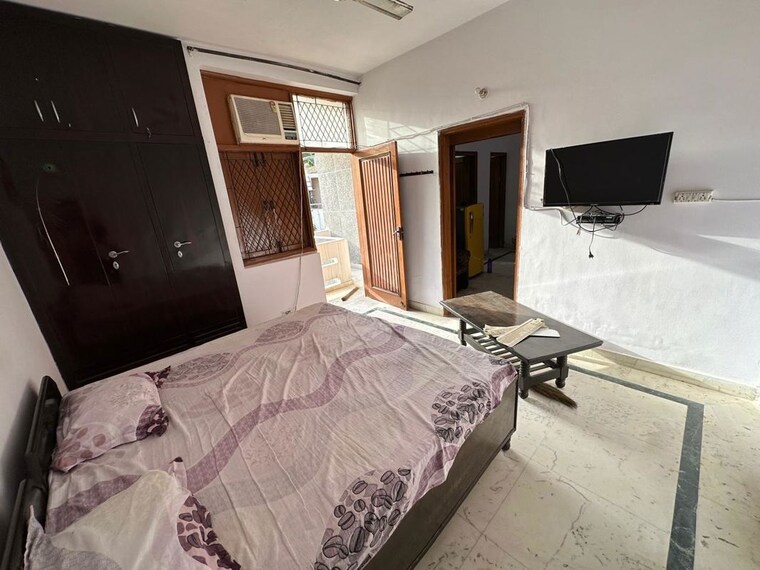 Bedroom, kalkaji 1 Bedroom 800 Sq.Ft. Builder Floor In Kalkaji Delhi 10573972