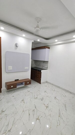 Furnished Amenities in 1 BHK Builder Floor at Malviya Nagar – for Rent