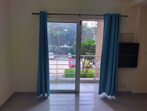 Room in 2 BHK Apartment at Paras Tierea, Sector 137 – for Rent