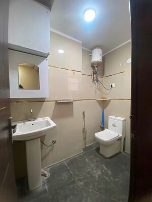 Team Area in 3 BHK Apartment at Chattarpur – for Rent