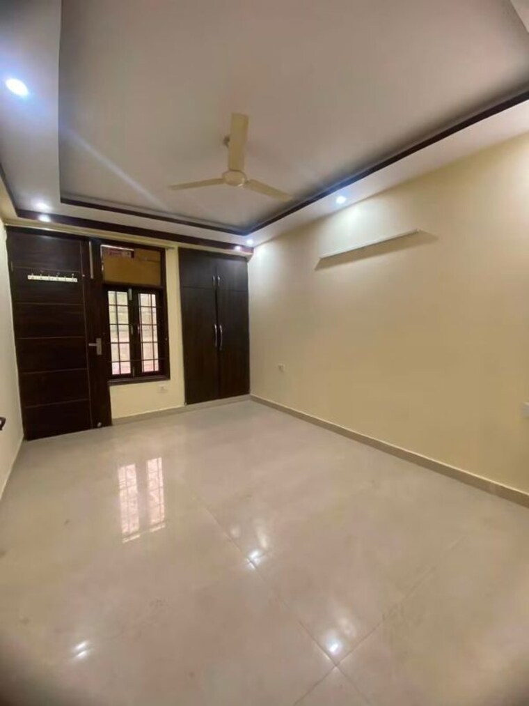 Room, chattarpur 3 Bedroom 1300 Sq.Ft. Apartment In Chattarpur Delhi 10574021