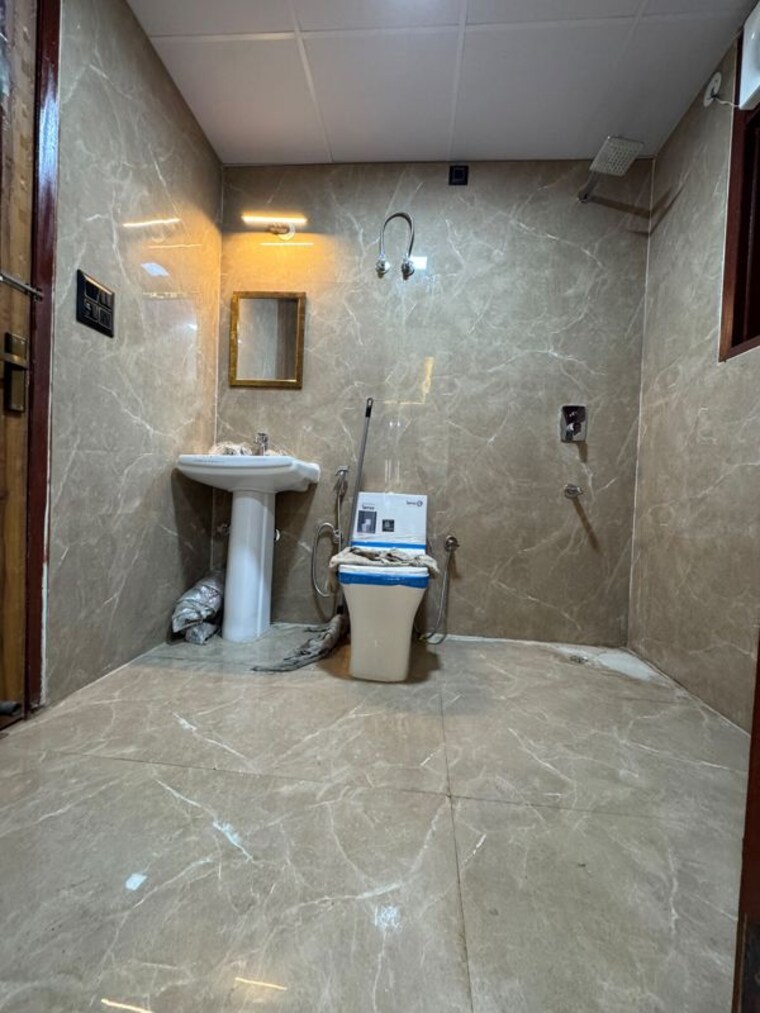 Bathroom, chattarpur 2 Bedroom 1000 Sq.Ft. Builder Floor In Chattarpur Delhi 10574033